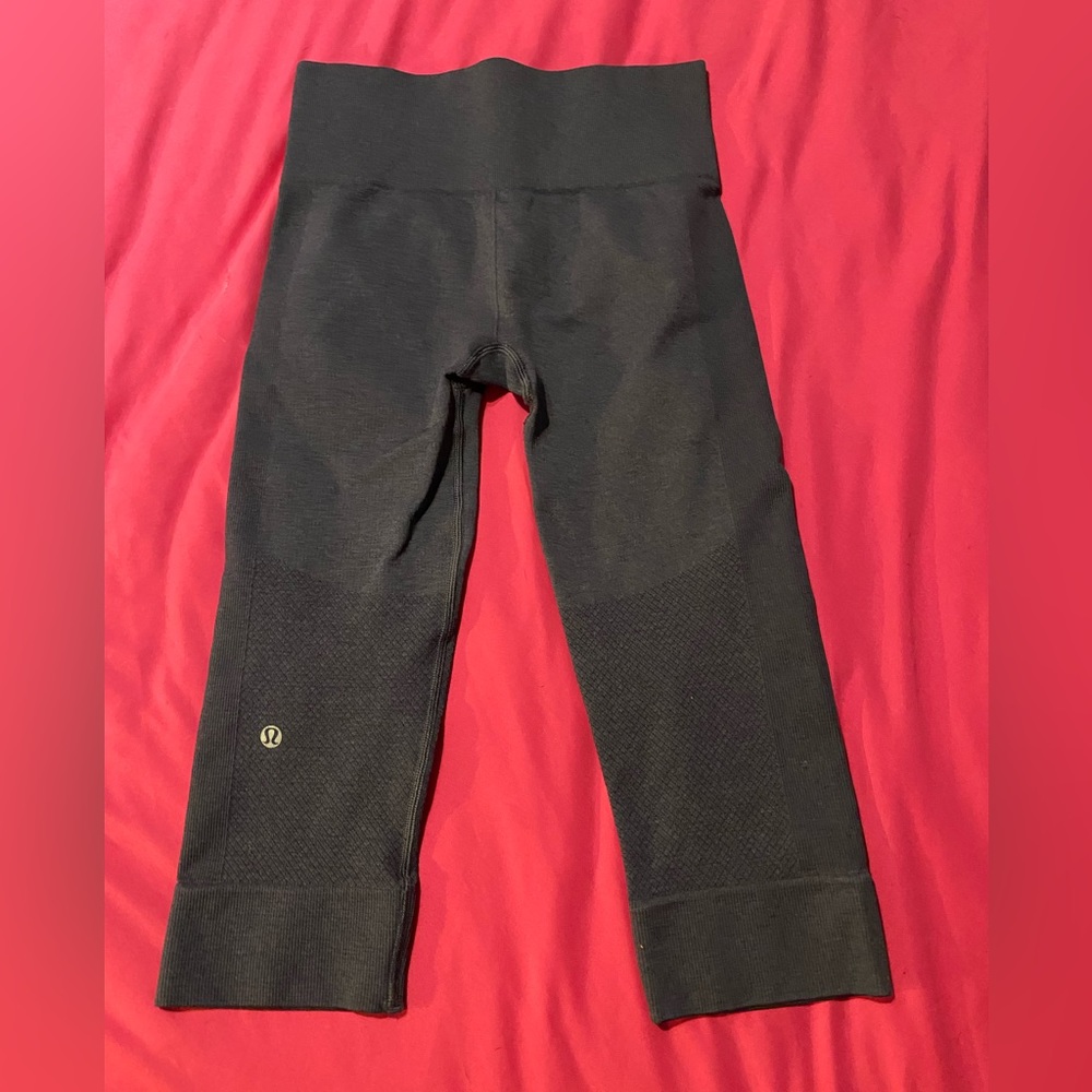 NWOT Lululemon capri leggings dark gray size small